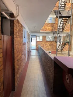 Secure 2-bedroom Flat In Tudhope Avenue, Berea