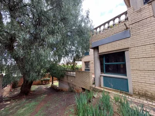 2077 sqm Office to Let in Bedfordview