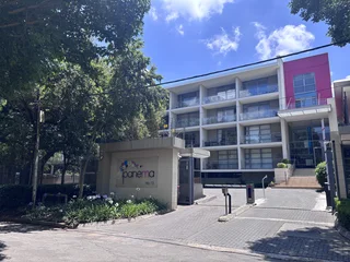 Charming 2-Bedroom And 2-Bathroom Apartment In 8th Street, Houghton Estate