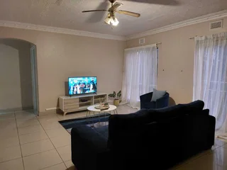 &#34;Luxury Living Awaits: Spacious 2-Bedroom Apartment with Jacuzzi&#34;