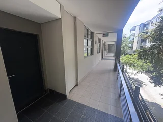 Charming 2-Bedroom And 2-Bathroom Apartment In 8th Street, Houghton Estate