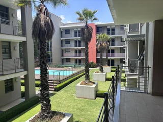 Charming 2-Bedroom And 2-Bathroom Apartment In 8th Street, Houghton Estate