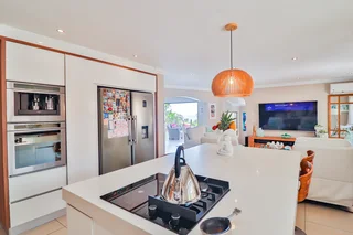 5 bedroom 3 bathrooms for sale in umhlanga