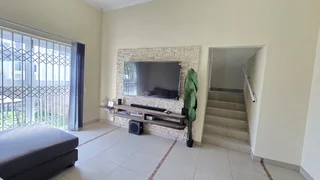 Stylish 3 Bedroom Townhouse with Big Backyard!