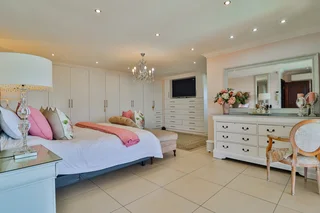 5 bedroom 3 bathrooms for sale in umhlanga