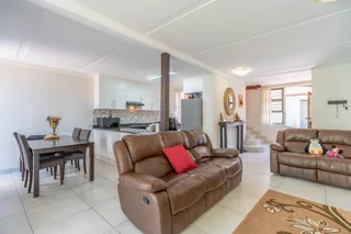 Modern Duplex in Umgeni Park!