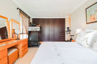 5 bedroom 3 bathrooms for sale in umhlanga