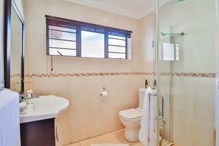 5 bedroom 3 bathrooms for sale in umhlanga