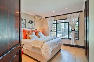 5 bedroom 3 bathrooms for sale in umhlanga