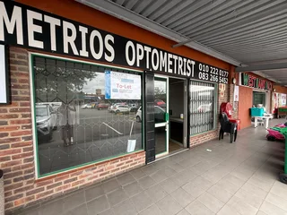 Retail unit to let in Wilrogate Shopping Centre.