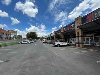 Prime Ground Floor Showroom for Lease in Pineslopes