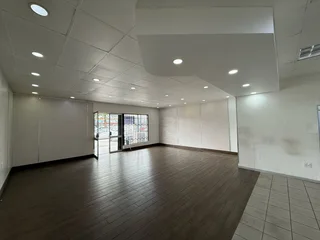 Retail unit to let in Wilrogate Shopping Centre.