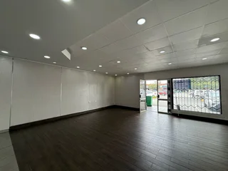 Retail unit to let in Wilrogate Shopping Centre.