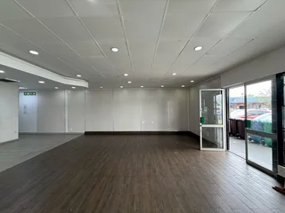 Retail unit to let in Wilrogate Shopping Centre.