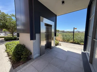 180m² Open Plan Office To Let in Cedar Square, Sandown