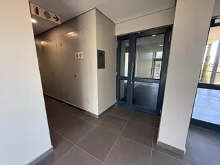 180m² Open Plan Office To Let in Cedar Square, Sandown