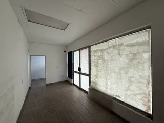 Retail unit to let in Wilrogate Shopping Centre.