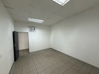 Retail unit to let in Wilrogate Shopping Centre.