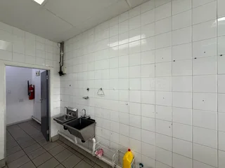 Retail unit to let in Wilrogate Shopping Centre.