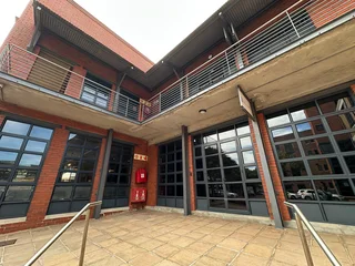 115m² Modern Ground Floor Office To Let in Black River Park, Observatory, with Furniture