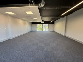 180m² Open Plan Office To Let in Cedar Square, Sandown