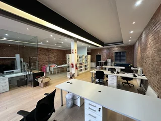 115m² Modern Ground Floor Office To Let in Black River Park, Observatory, with Furniture