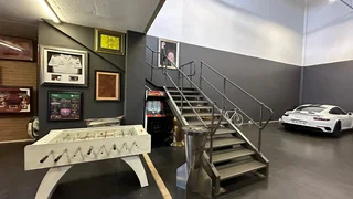 254 Square meter light industrial warehouse to let in Route 21 Business park with highway Access