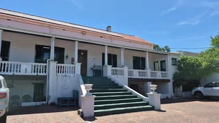 371m² Free-Standing Offices To Let in Paarl