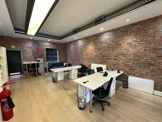 115m² Modern Ground Floor Office To Let in Black River Park, Observatory, with Furniture