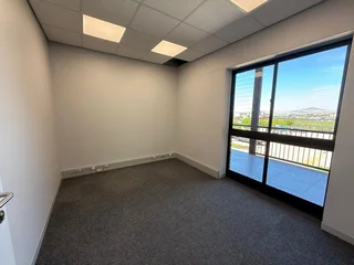 180m² Open Plan Office To Let in Cedar Square, Sandown