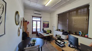 371m² Free-Standing Offices To Let in Paarl