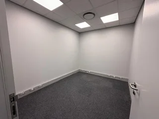 180m² Open Plan Office To Let in Cedar Square, Sandown