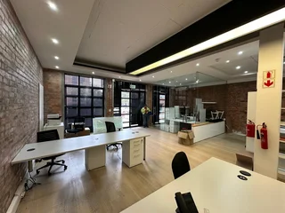 115m² Modern Ground Floor Office To Let in Black River Park, Observatory, with Furniture