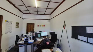 371m² Free-Standing Offices To Let in Paarl