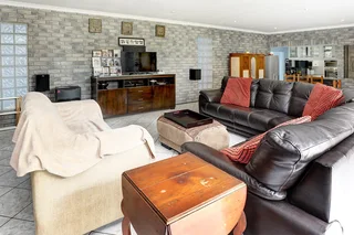 3 Bedroom Home plus flatlet to let in Uitzicht