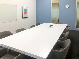 All-inclusive access to professional office space for 4 persons in HQ The Village Mall.