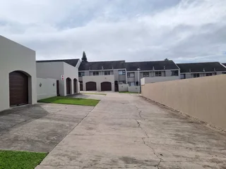 Well Positioned, Corner Apartment  In Beacon Bay