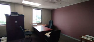 Large office in a well managed building - Entire Top Floor
