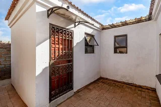 Secure 2-Bedroom And 1-Bathroom Cottage In Glenridge, Protea Glen
