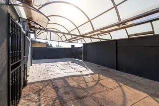 Secure 2-Bedroom And 1-Bathroom Cottage In Glenridge, Protea Glen