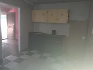 Beautiful 3-bedroom And 1-bath House In Roosendal, Cape Town