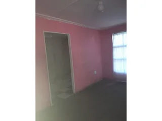 Beautiful 3-bedroom And 1-bath House In Roosendal, Cape Town