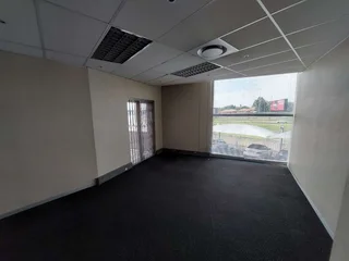 636 sqm Office to Let in Bedfordfview