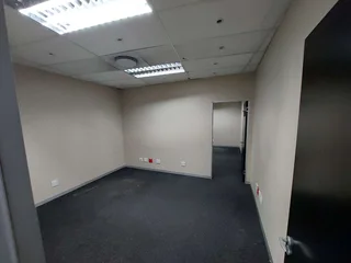 636 sqm Office to Let in Bedfordfview