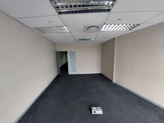636 sqm Office to Let in Bedfordfview