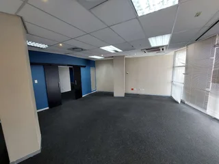 636 sqm Office to Let in Bedfordfview