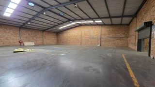 Warehouse TO LET in secure business park, located in Brentwood Park