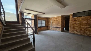 Warehouse TO LET in secure business park, located in Brentwood Park