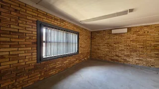 Warehouse TO LET in secure business park, located in Brentwood Park