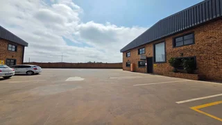 Warehouse TO LET in secure business park, located in Brentwood Park